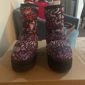 Women’s UGG Ridge Graffiti Pop SZ 7